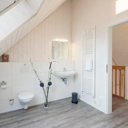 Dom wakacyjny Three-bedroom In Ostseeresort